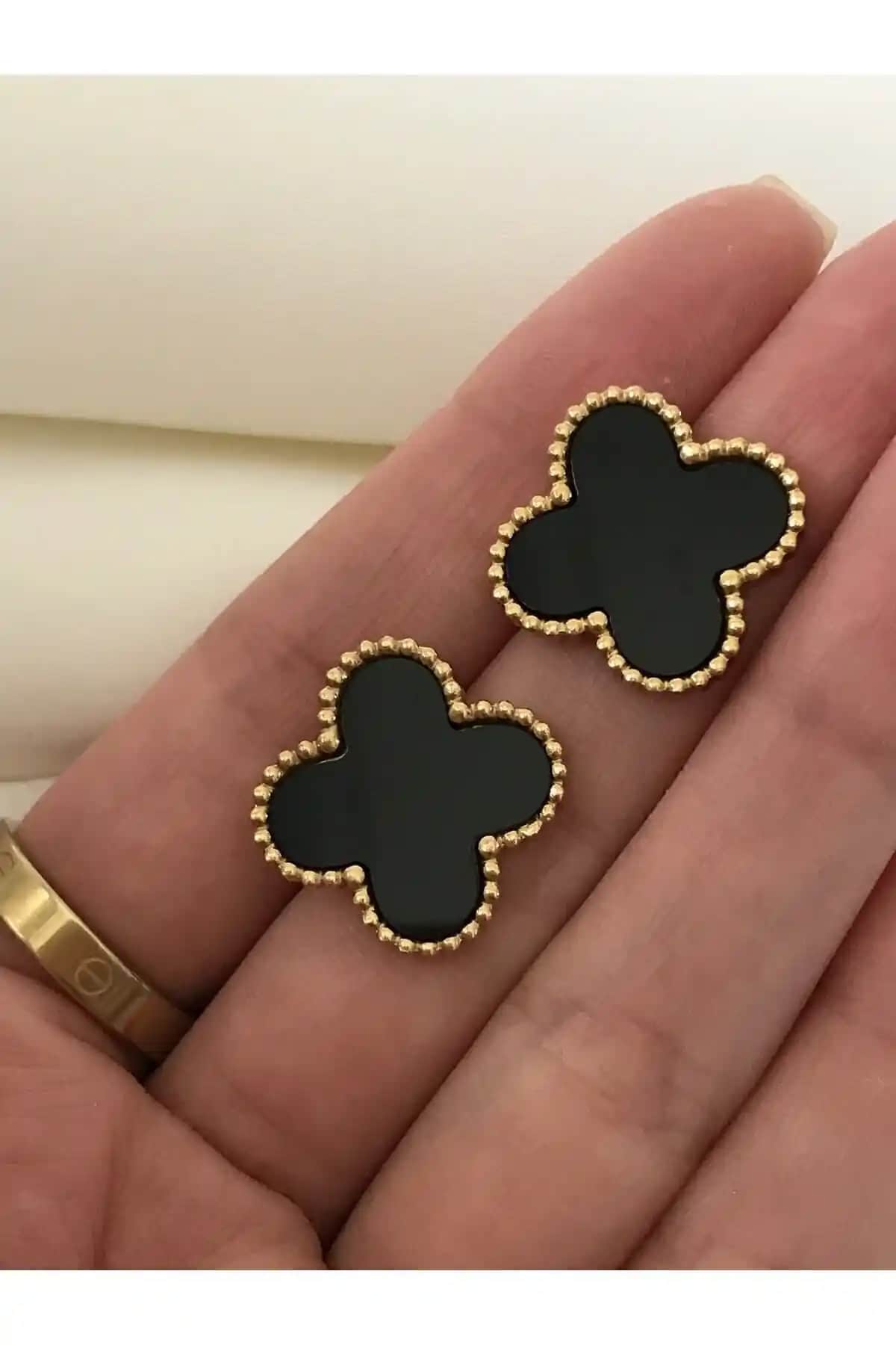 Opia Jewelry Çelik Küpe İncelemesi: Şık ve Dayanıklı Modern Takı Seçeneği