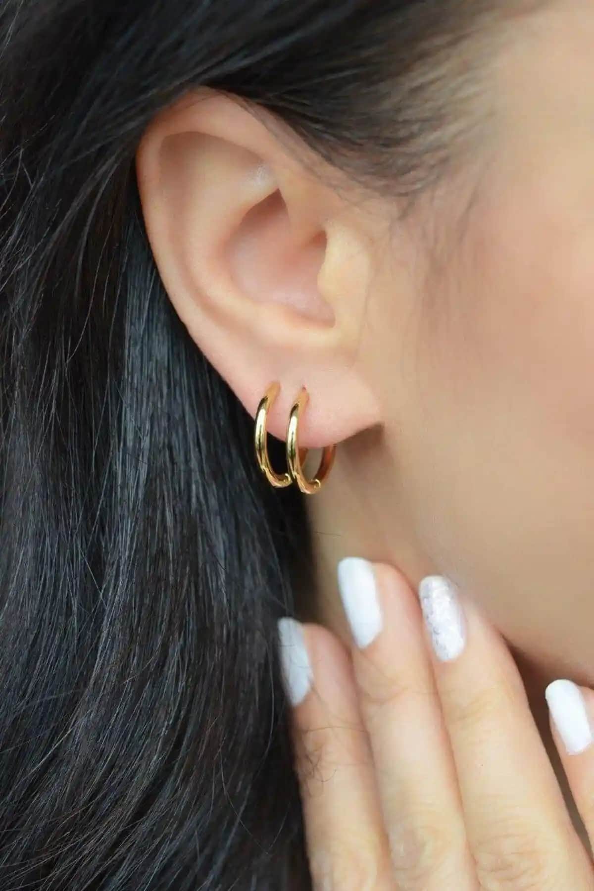 Orta Boy Çelik Halka Küpe - Modern ve Dayanıklı Kadın Takı Aksesuarı