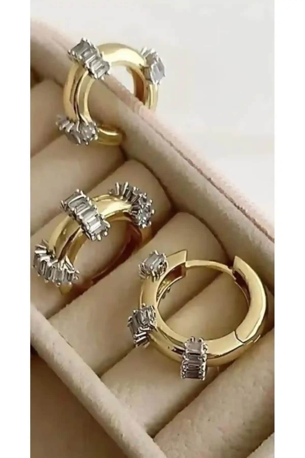 Paslanmaz Çelik Altın Renkli Zircon Taşlı Halka Küpe: Şıklık ve Dayanıklılık Bir Arada