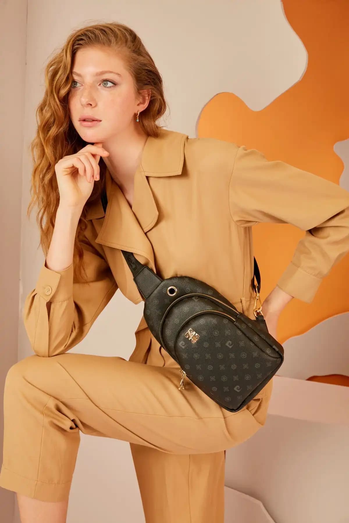 Pierre Cardin Kadın Omuz Çantası Karşılaştırması: Gri ve Siyah Modellerin Özellikleri 2