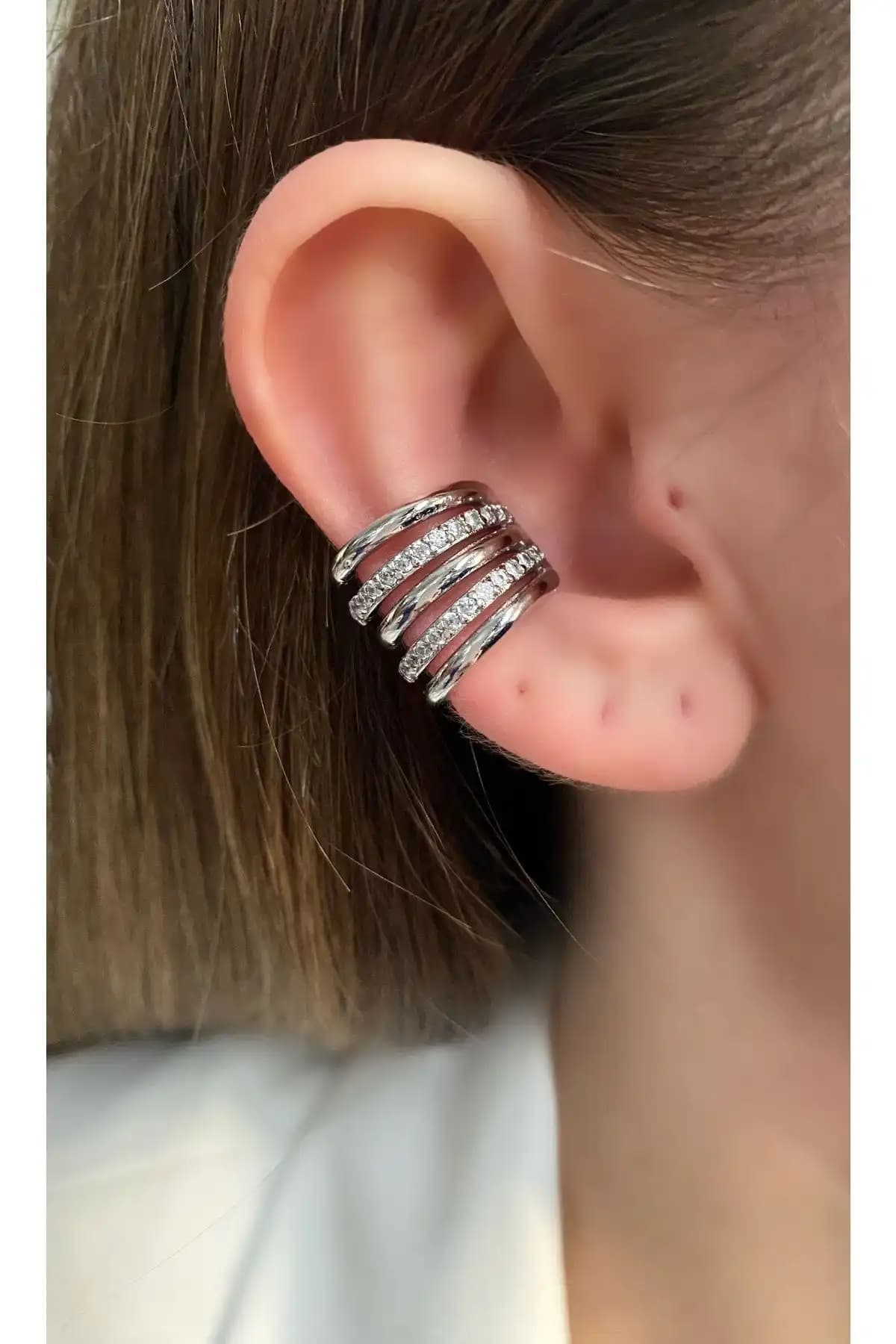 Pinery Jewels Büyük Earcuff Taşlı 5 Sıra Kıkırdak Küpe ile Zarafetin Yeni Adı