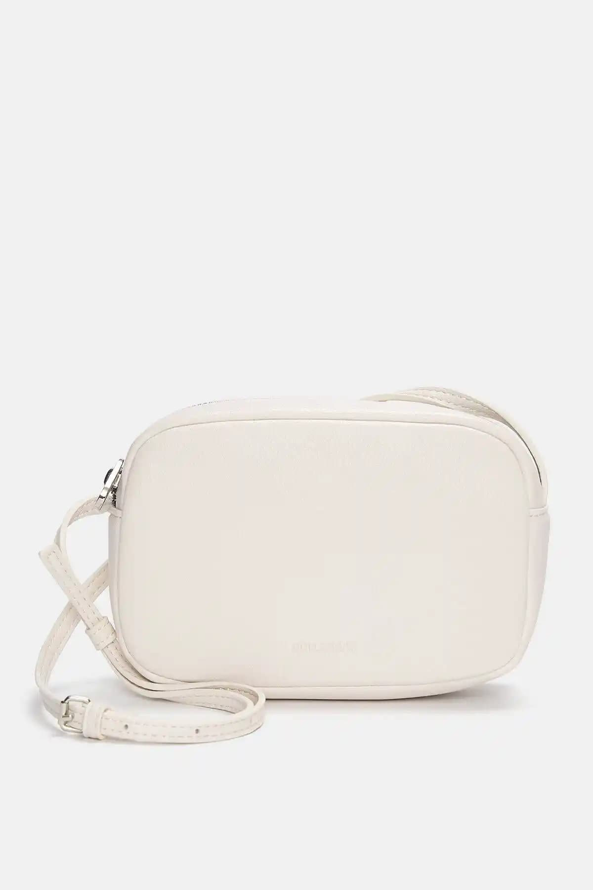 Pull & Bear Mini Urban Çapraz Askılı Çanta Şıklık ve Fonksiyonelliği Bir Arada Sunar