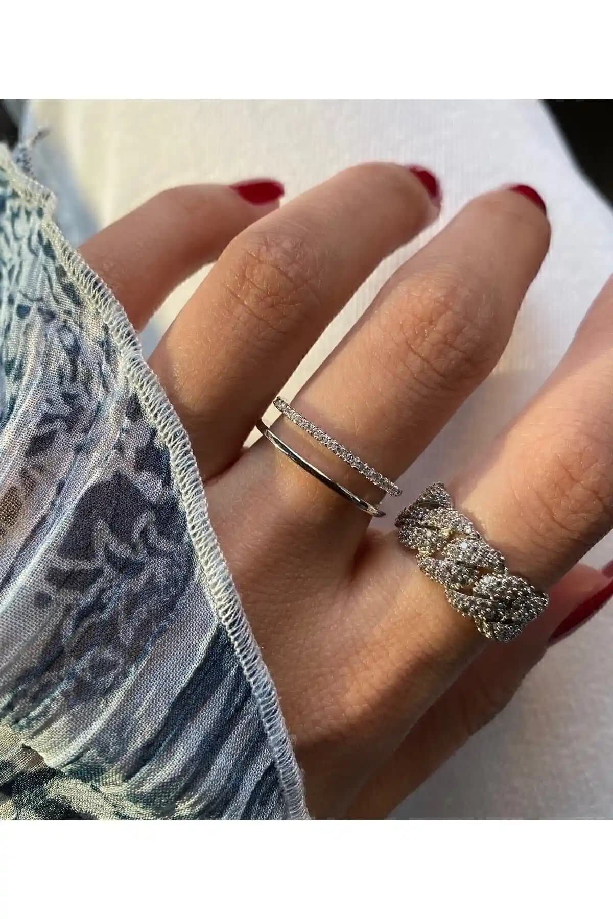 RingBox Gümenüş Renk Taşlı İki Sıra Kare Yüzük Modern ve Zarif Tasarım