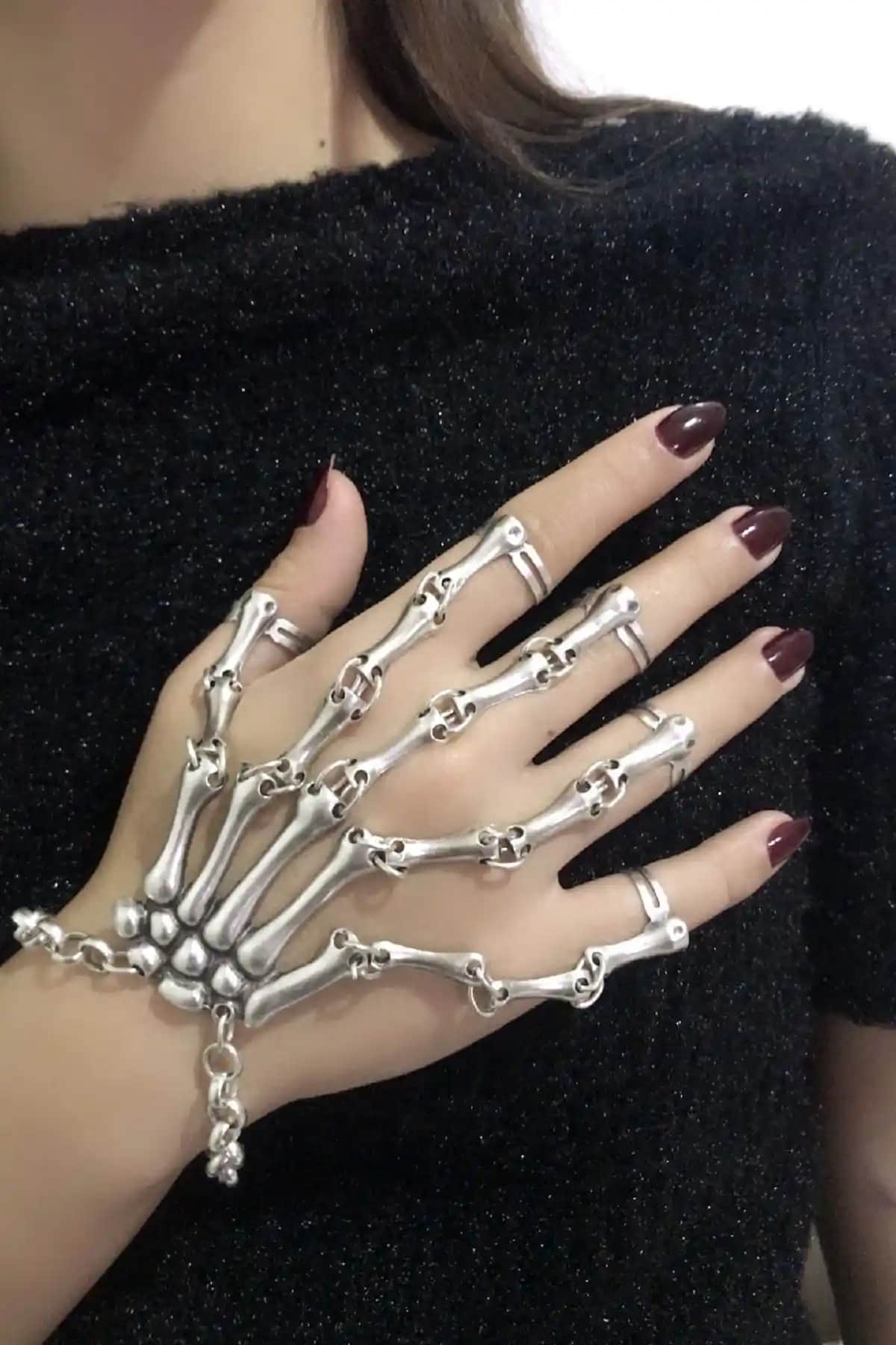 S4S Gümüş Kaplama Iskelet El Şahmeranı Modern ve Dayanıklı Bir Aksesuar Seçeneği