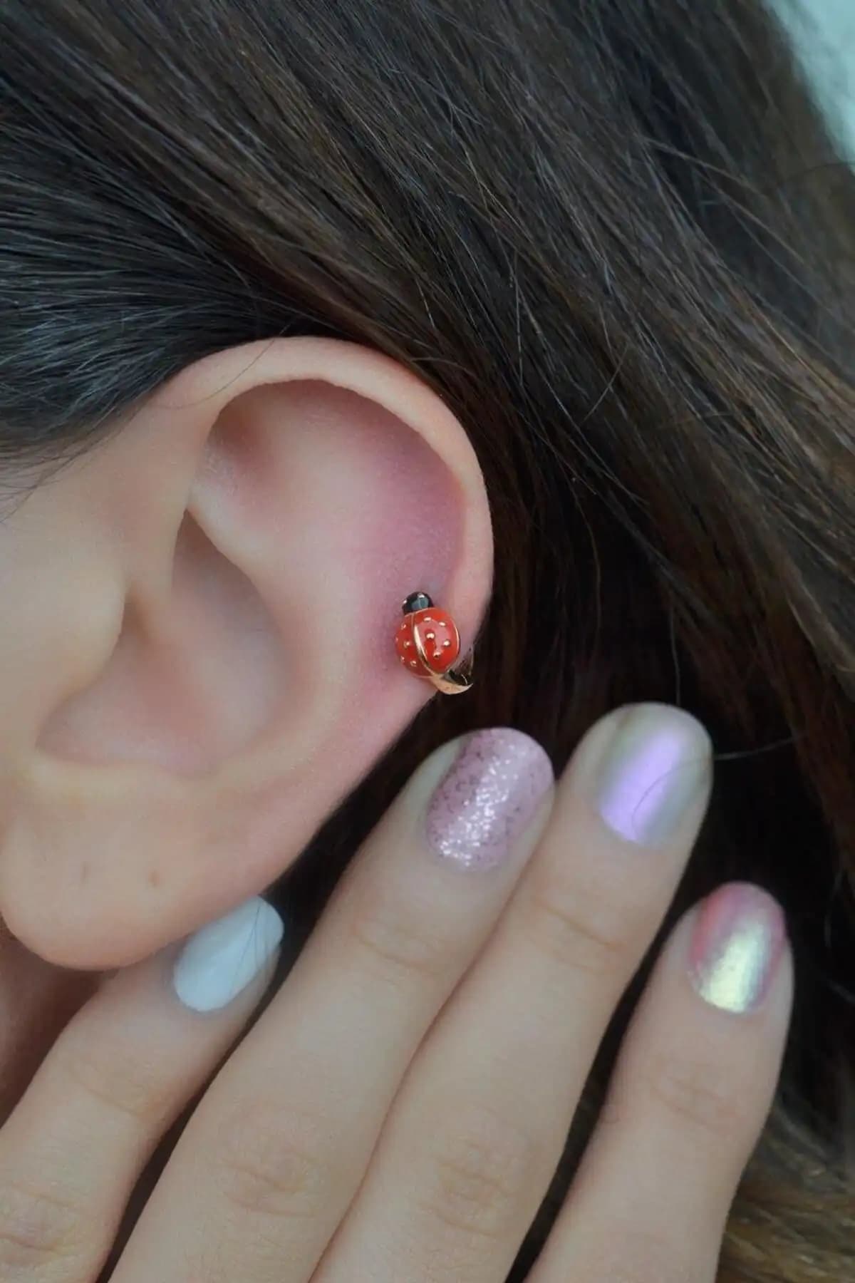 Sacce Beyaz Kalpli ve Uğur Böceği Halka Piercing Karşılaştırması ve Özellikleri 2