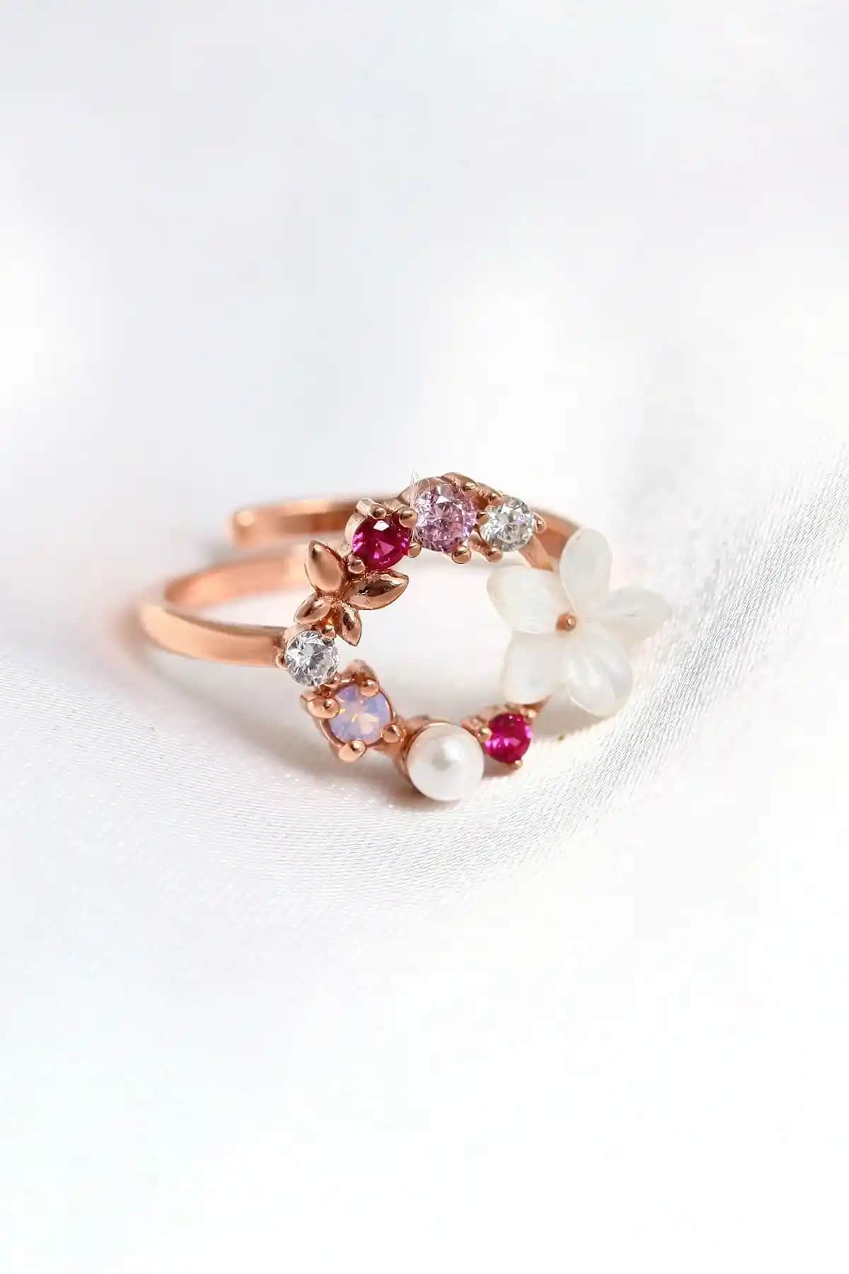 Sahira Jewelry Renkli Taşlı 14k Rose Altın Kaplama Kan Yüzükleri Kadınlar İçin Modern Tasarım