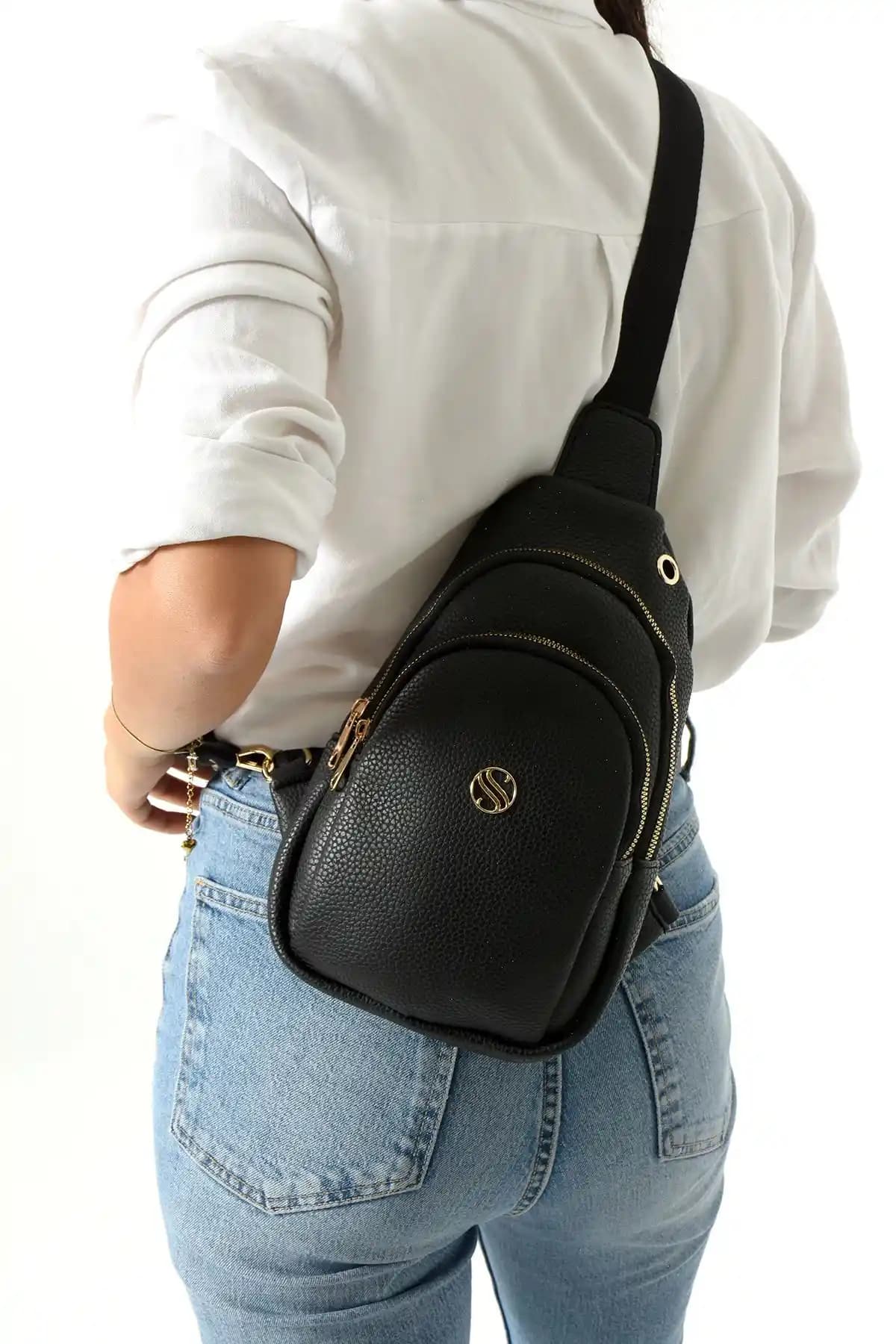 Sanmorris Siyah Mat Deri Gold Aksesuar Çapraz Askılı Bel Çantası