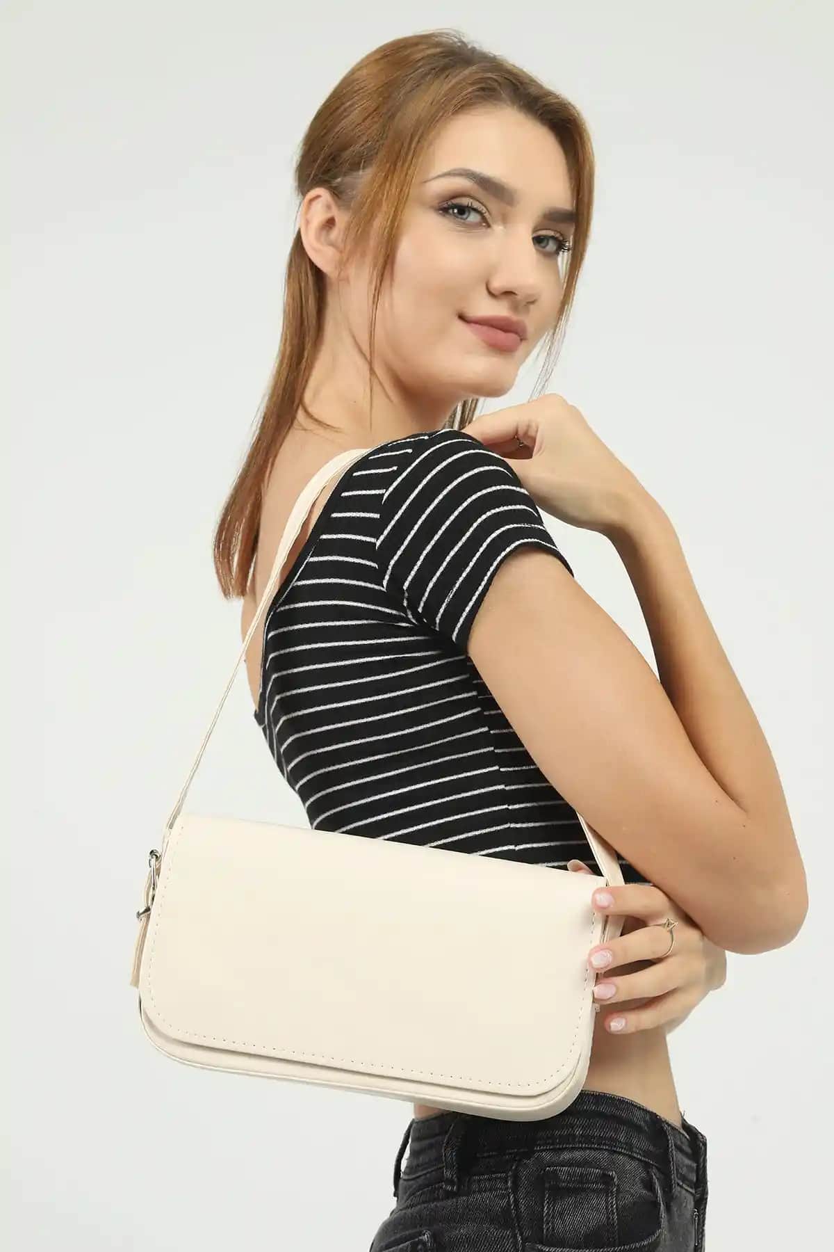 Shaka Krem ve Siyah Çanta Modelleri Karşılaştırması Günlük ve Şık Kullanım İçin