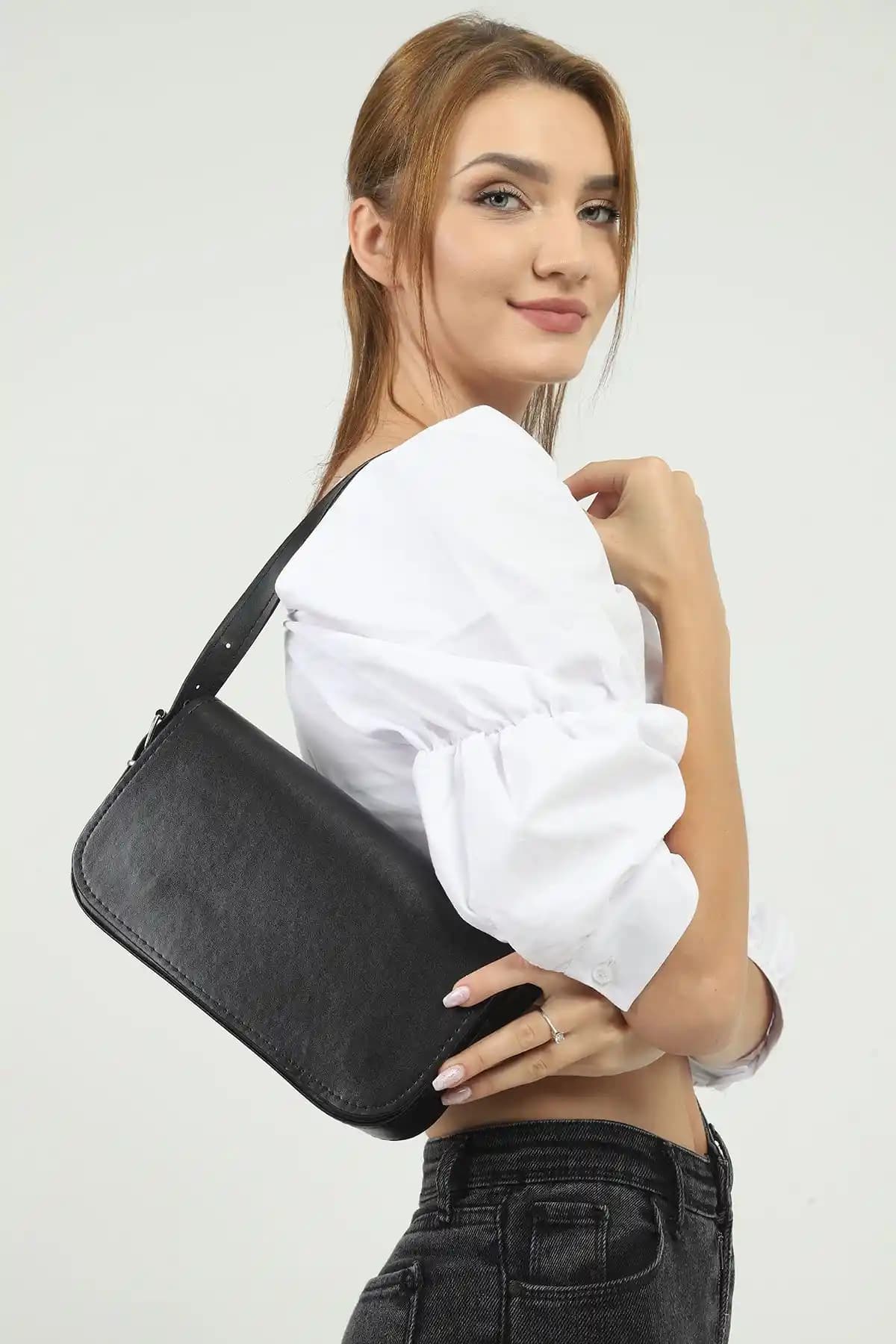 Shaka Siyah Kapaklı Suni Deri Omuz Çantası: Şık ve Fonksiyonel Günlük Kullanım İçin
