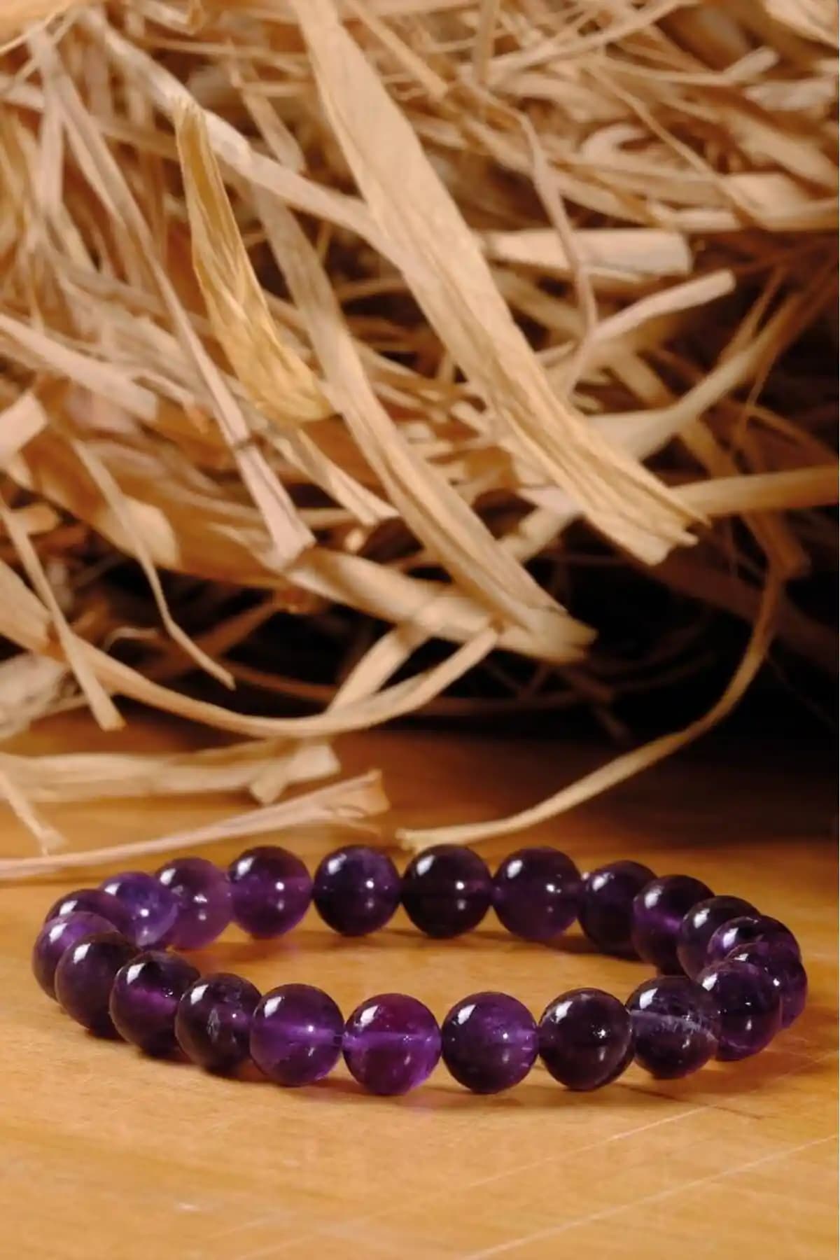 Ssilhoutte Doğal Ametist Taşı Bileklik: Estetik ve Enerji Kaynağı