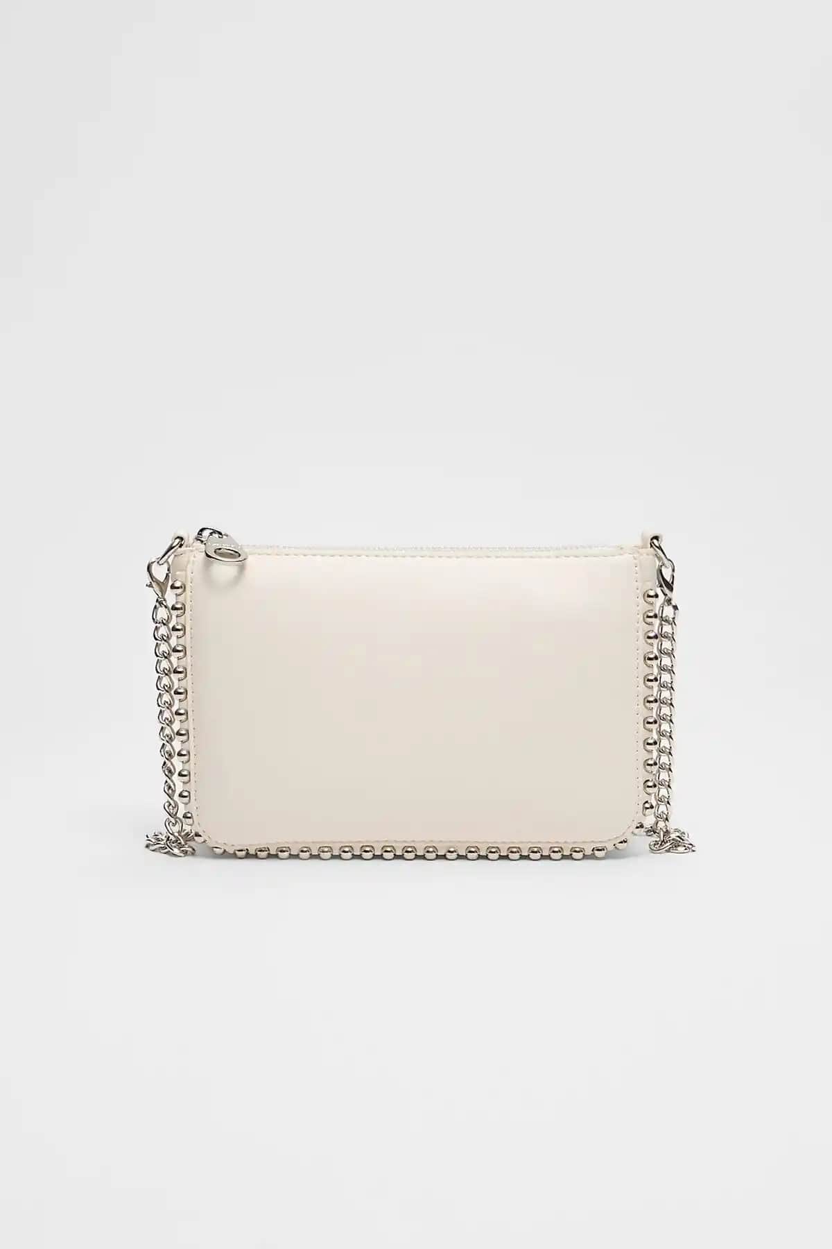 Stradivarius Mini Boncuklu ve Kapamalı Çapraz Askılı Çanta Karşılaştırması