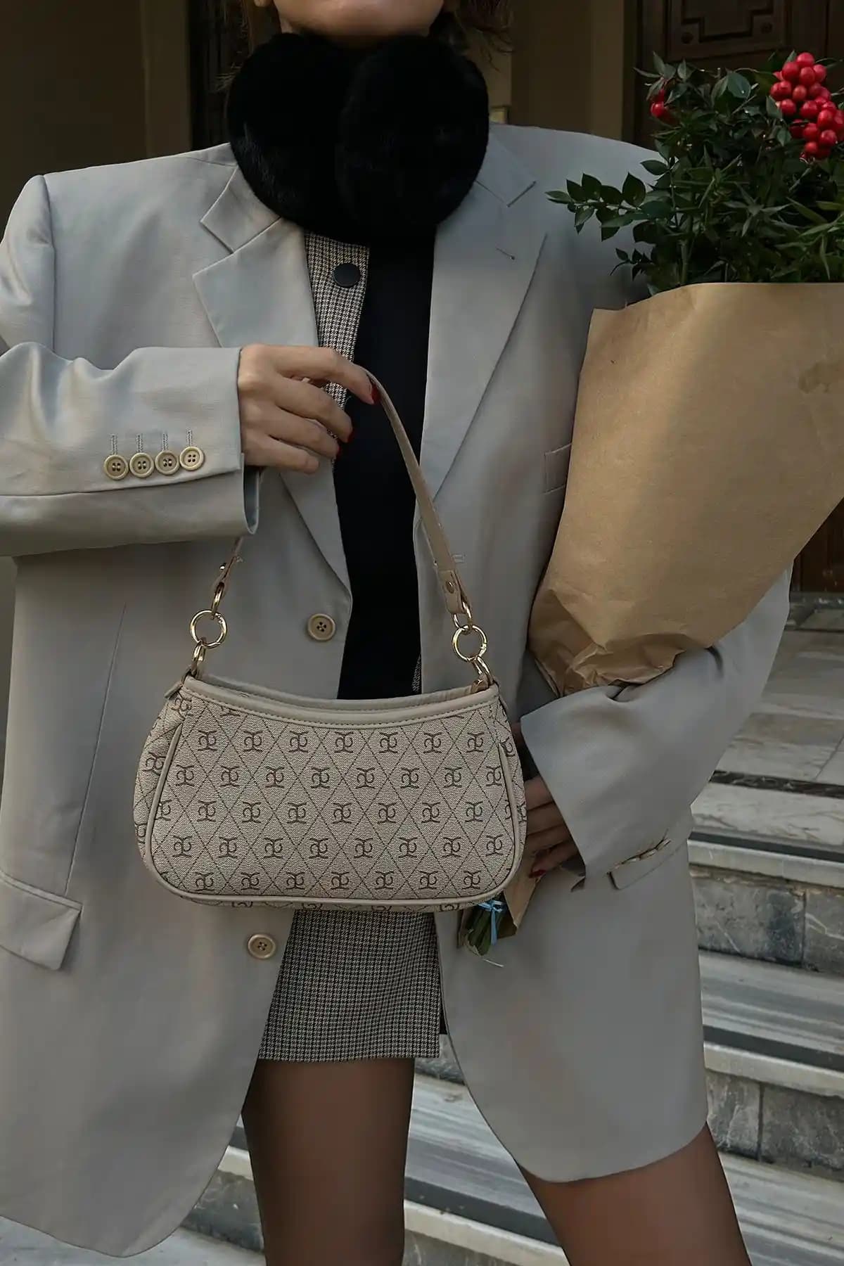 Şule Bags Farme Monogram Bej Çanta: Şıklık ve İşlevselliğin Modern Buluşması