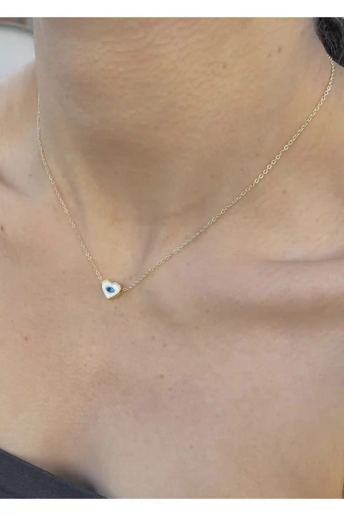 Takıtarzım Göz Kalp Figürlü Kadın Kolye: Zarif ve Anlamlı Aksesuar Seçenekleri