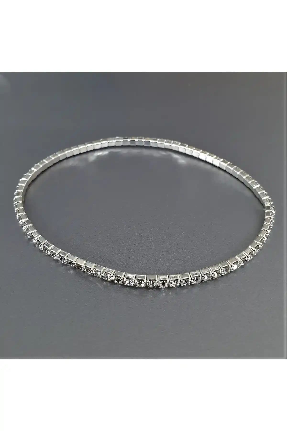 Tam Tur Gümüş 2mm Taşlı Esnek Su Yolu Bileklik Modern ve Zarif Tasarım