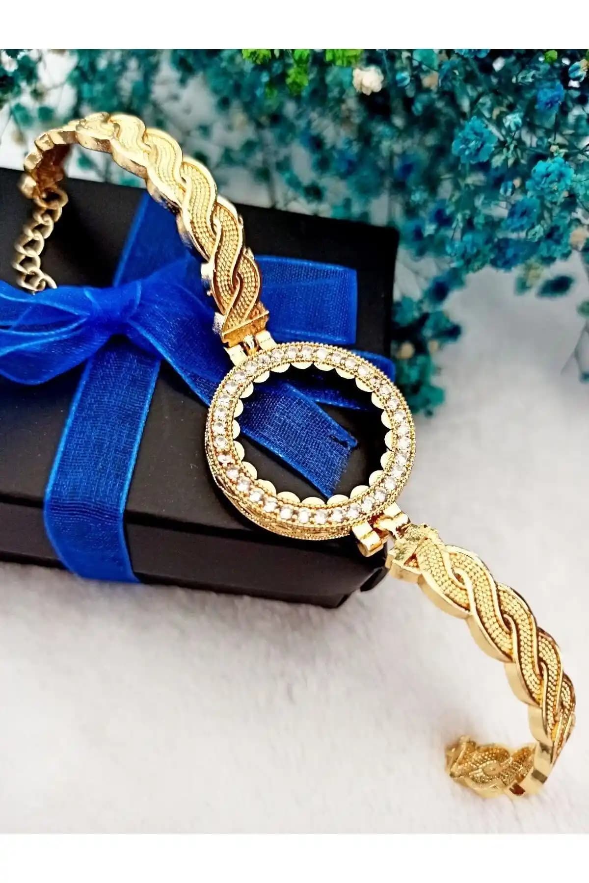 Tarz Takı Yarım Altın Bileklik: Şık ve Dayanıklı Zarif Takı Seçeneği