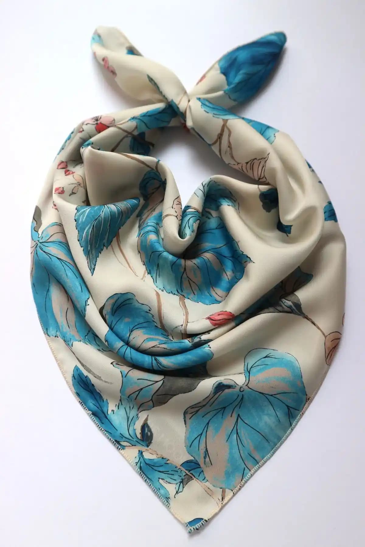 THE MOON Lana Mavi Yaprak Desenli Vegan İpek Fular - Şıklık ve Doğallık Sunan Zarif Aksesuar