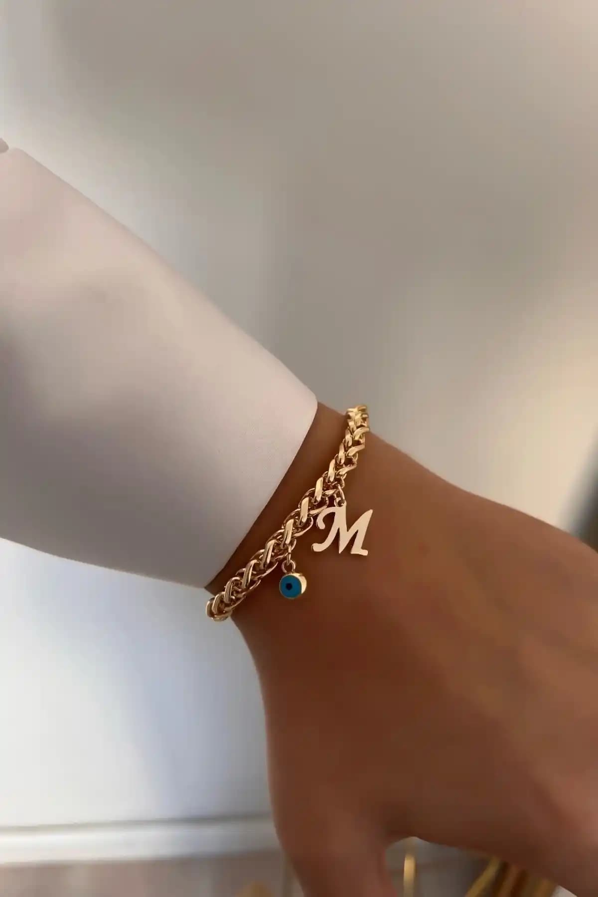 Trend Butik'in Kişiye Özel M Harf Bileklik ile Şıklığınızı Tamamlayın