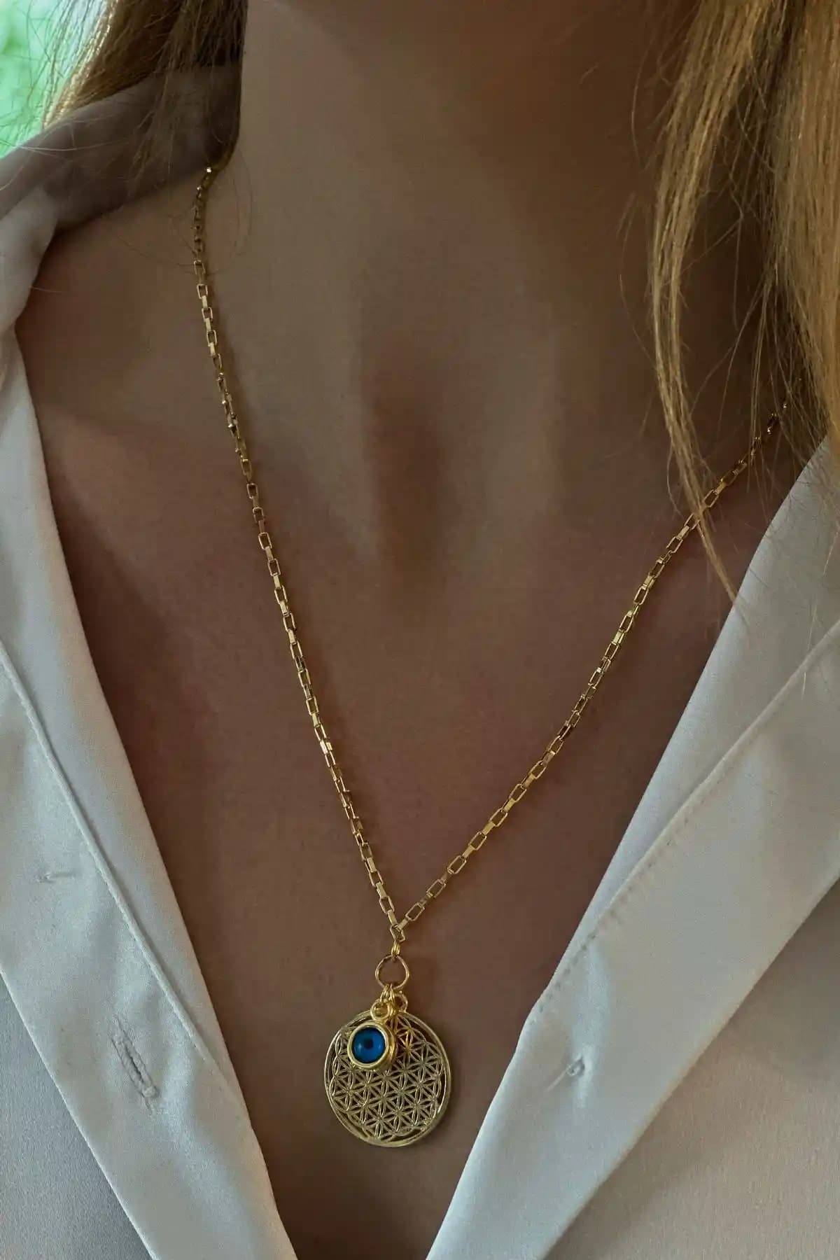 Trend Yapan Zincirli Yaşam Çiçeği ve Nazar Detaylı Kolye İncelemesi