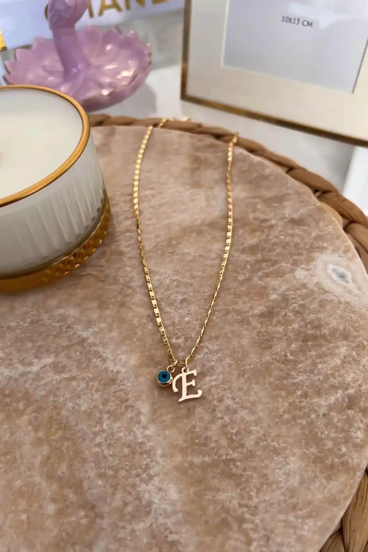 Trendy Butik E Harf Kolye: Şık ve Kişiye Özel Altın Kaplama Takı Seçenekleri