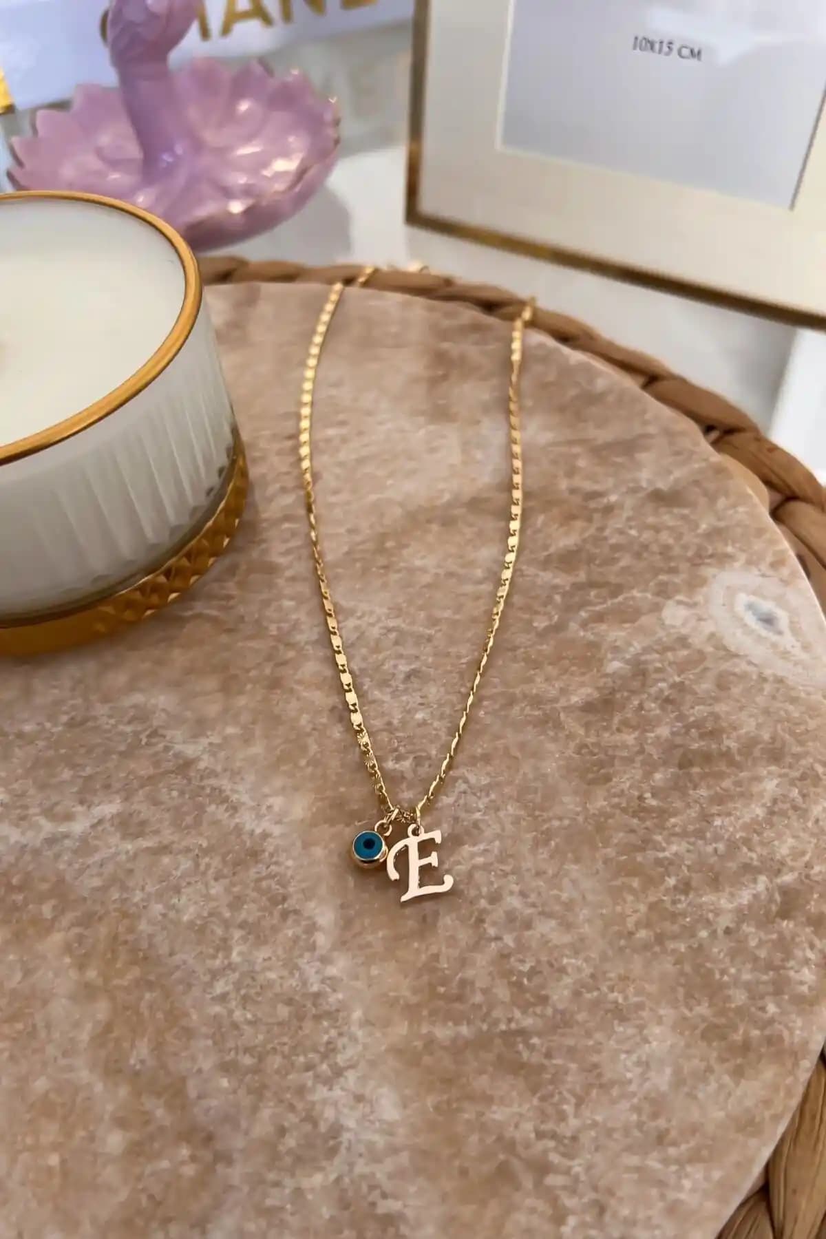 Trendy Butik E Harf Kolye: Şık ve Kişiye Özel Altın Kaplama Takı Seçenekleri