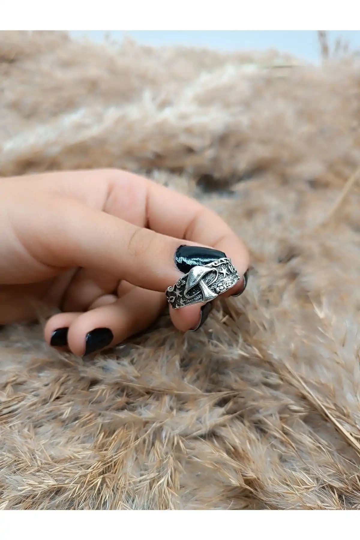 Vesaire Accessories Mantar Model Antik Eskitme Gümüş Kaplama Yüzük: Modern ve Şık Tasarım