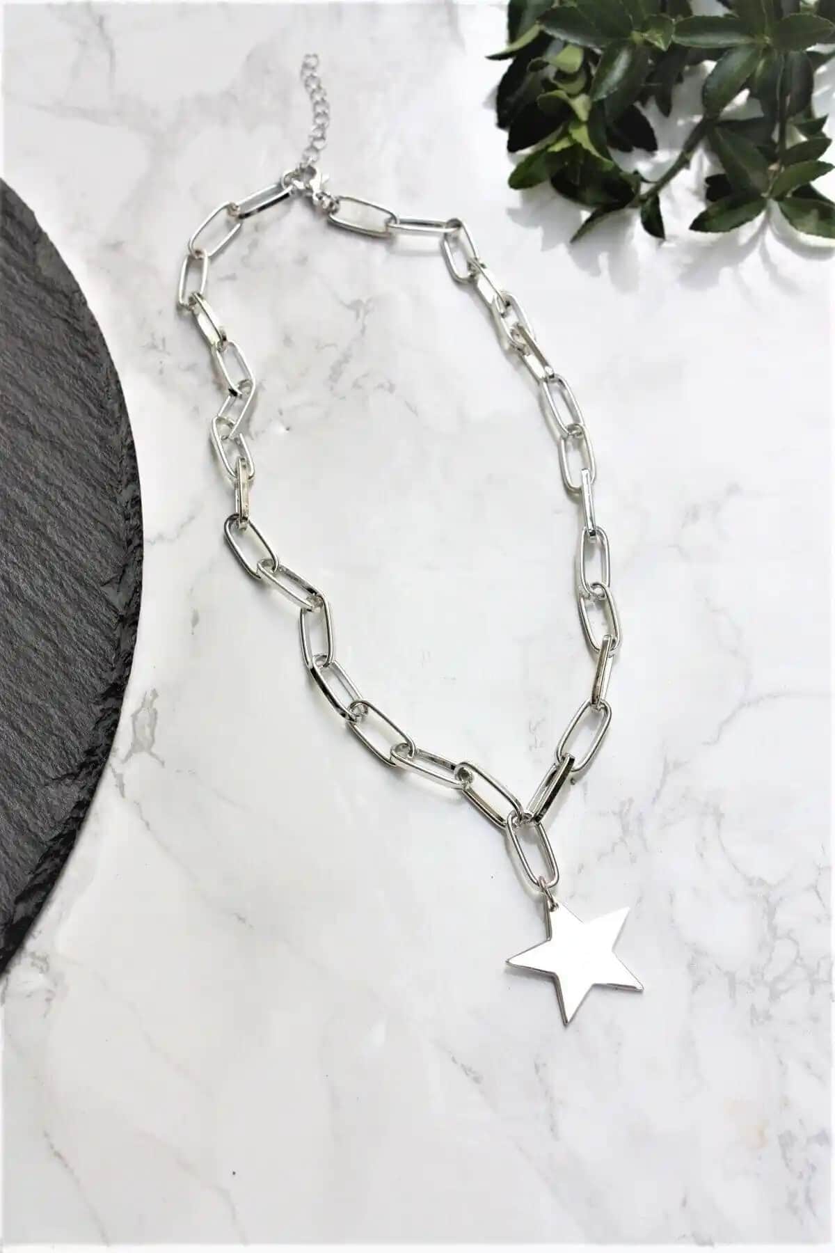 X-Lady Accessories Kalın Ataç Zincirli Yıldız Kolye İnci Detaylı Şık Tasarım