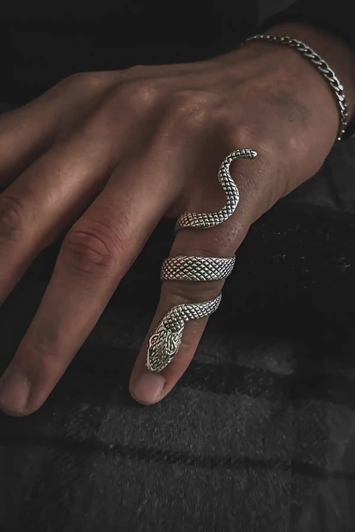 Yılan Figürlü Ayarlanabilir Gümüş Kaplama Yüzük: Modern ve Şık Takı Seçenekleri