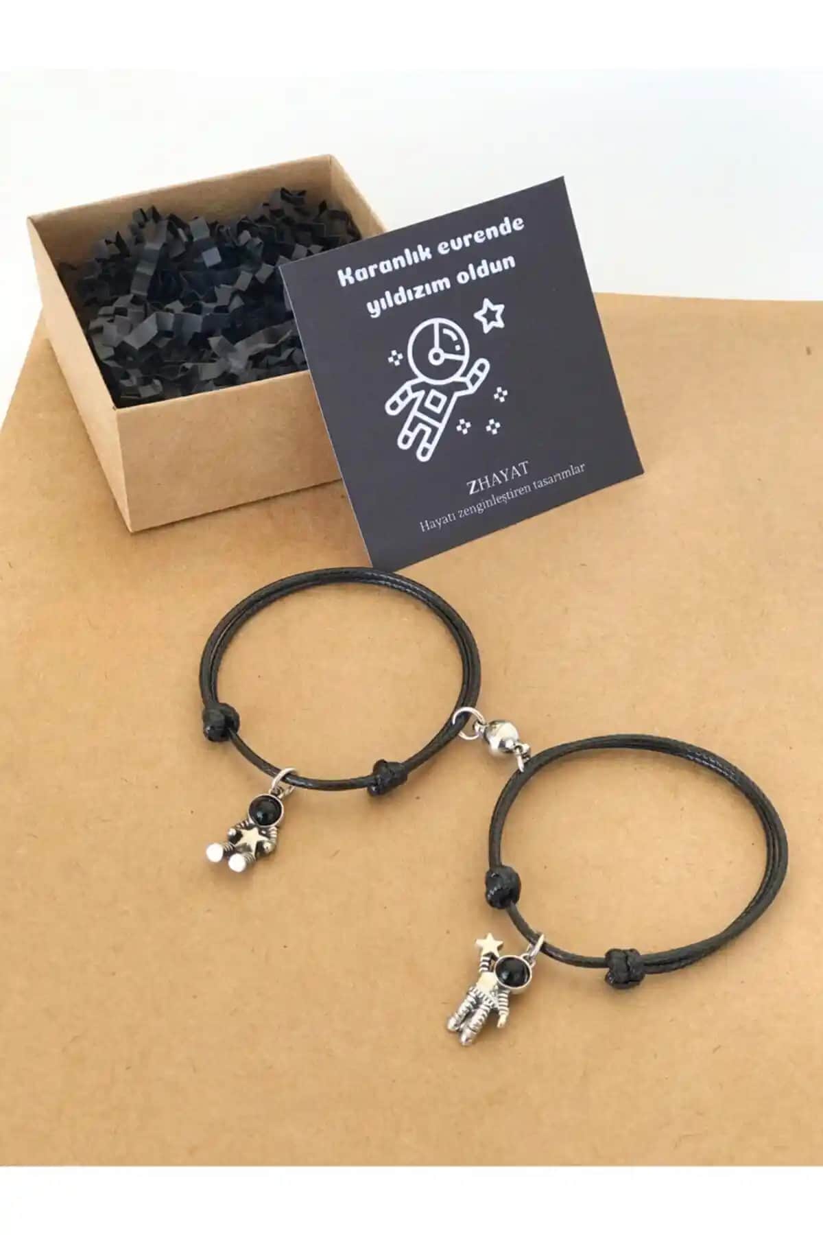 Zhayat Sevgili Çift Bilekliği: Modern ve Şık Tasarımıyla Romantik Hediye Seçeneği