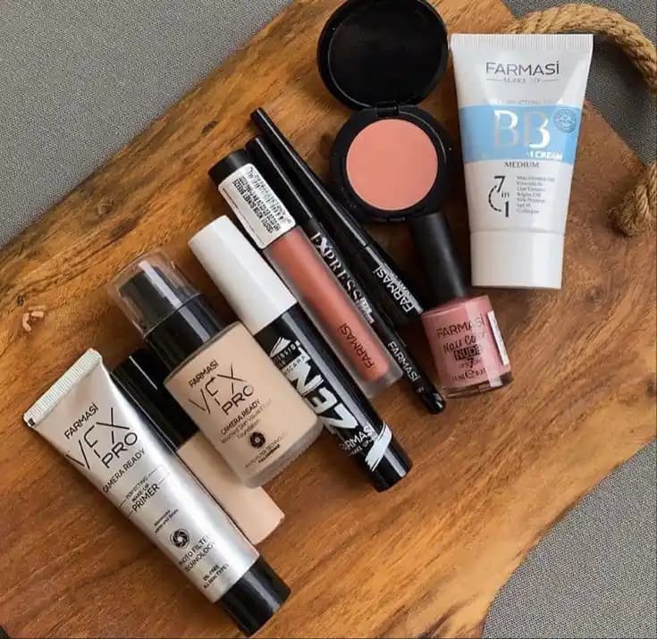 Eczane Makyaj Ürünleri: Fondöten, Kapatıcı ve Primer Seçiminde Öneriler ve Uygulama İpuçları