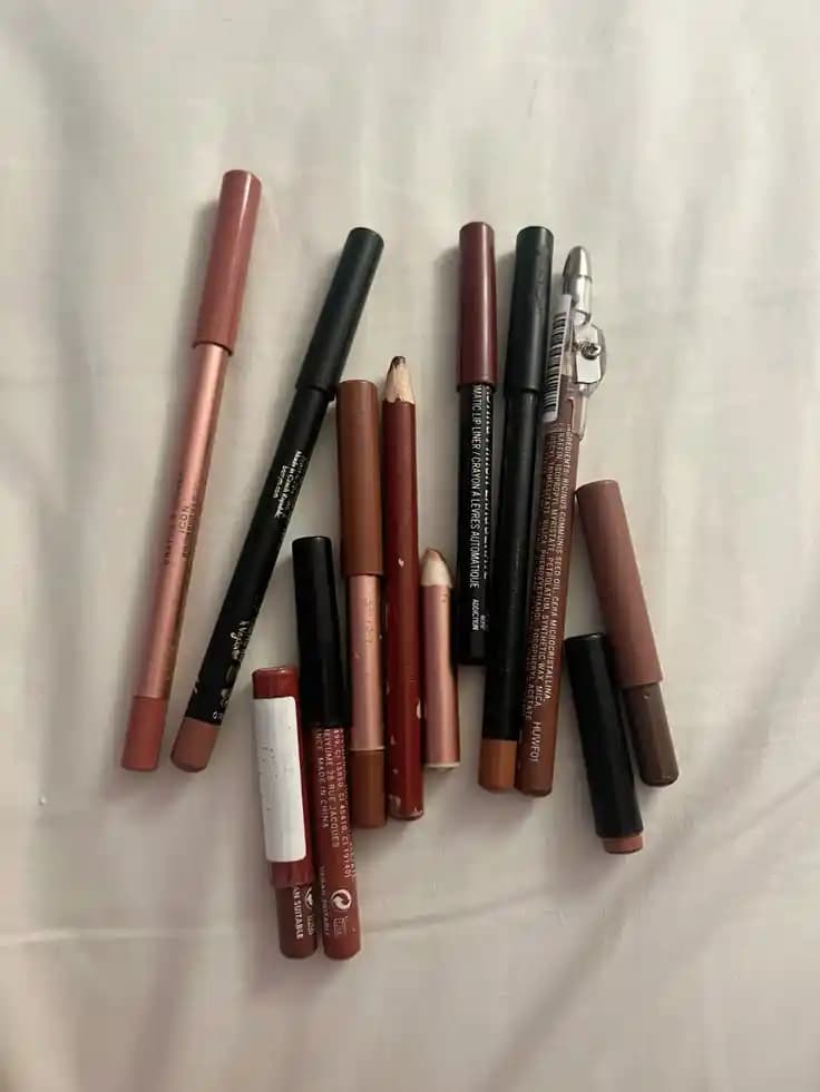 En Uzun Süre Kalıcı Dudak Kalemi ve Dudak Boyası Seçenekleri ve Kullanıcı Deneyimleri