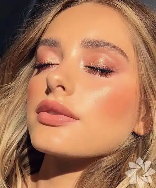 Günlük Makyajda Beyaz Eyeliner ve Yumuşak Tonlarla Doğal ve İnce Görünüm Yöntemleri