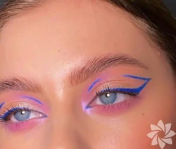 Günlük Makyajda Mavi Renk Kullanımı ve Uygulama Teknikleriyle Kalıcı Stil