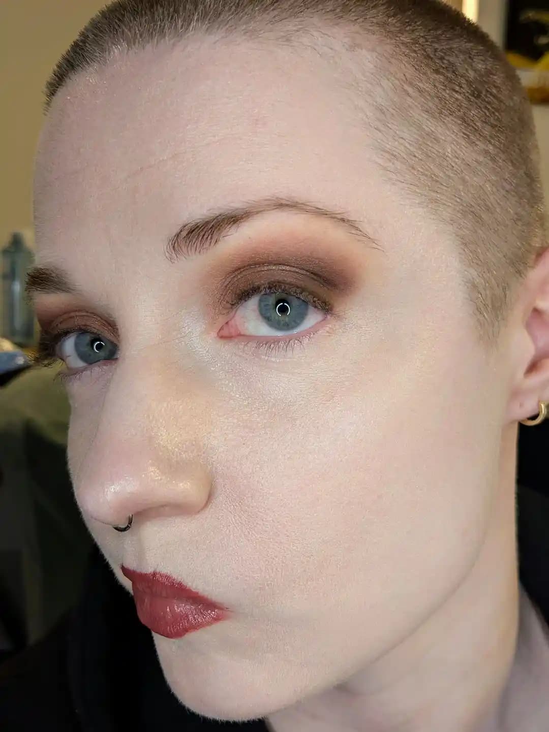 Haus Labs Triclone Fondötenin Kabuklanma ve Topaklanma Sorunları: Nedenler ve Çözümler