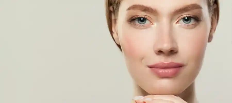 Karma Ciltler İçin Dewy Makyajda Doğru Ürün Seçimi ve Uygulama Teknikleri