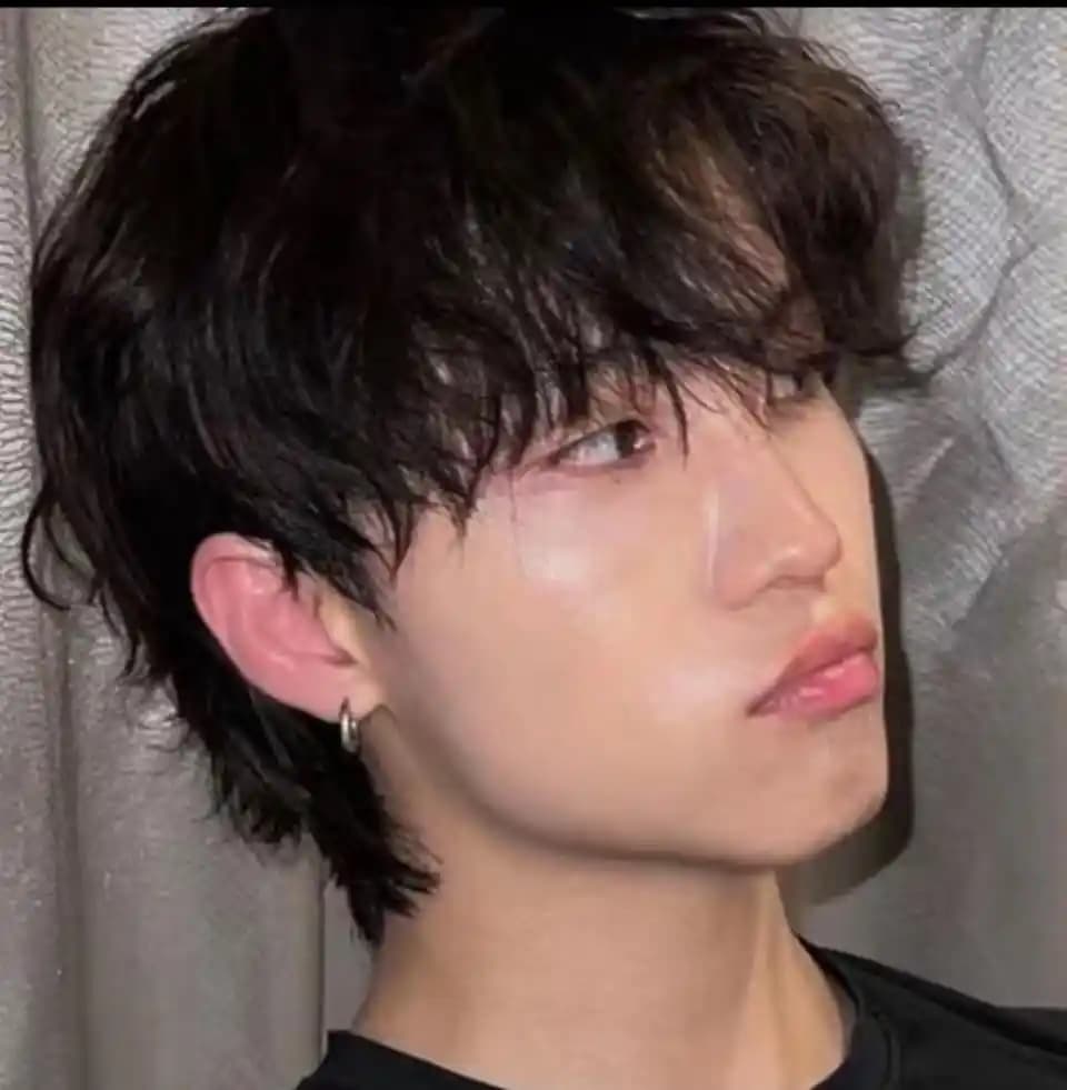 Kıvırcık Saçtan Doğal Görünümlü Hafif Dalgalı Saça Geçiş Yöntemleri ve Bakımı