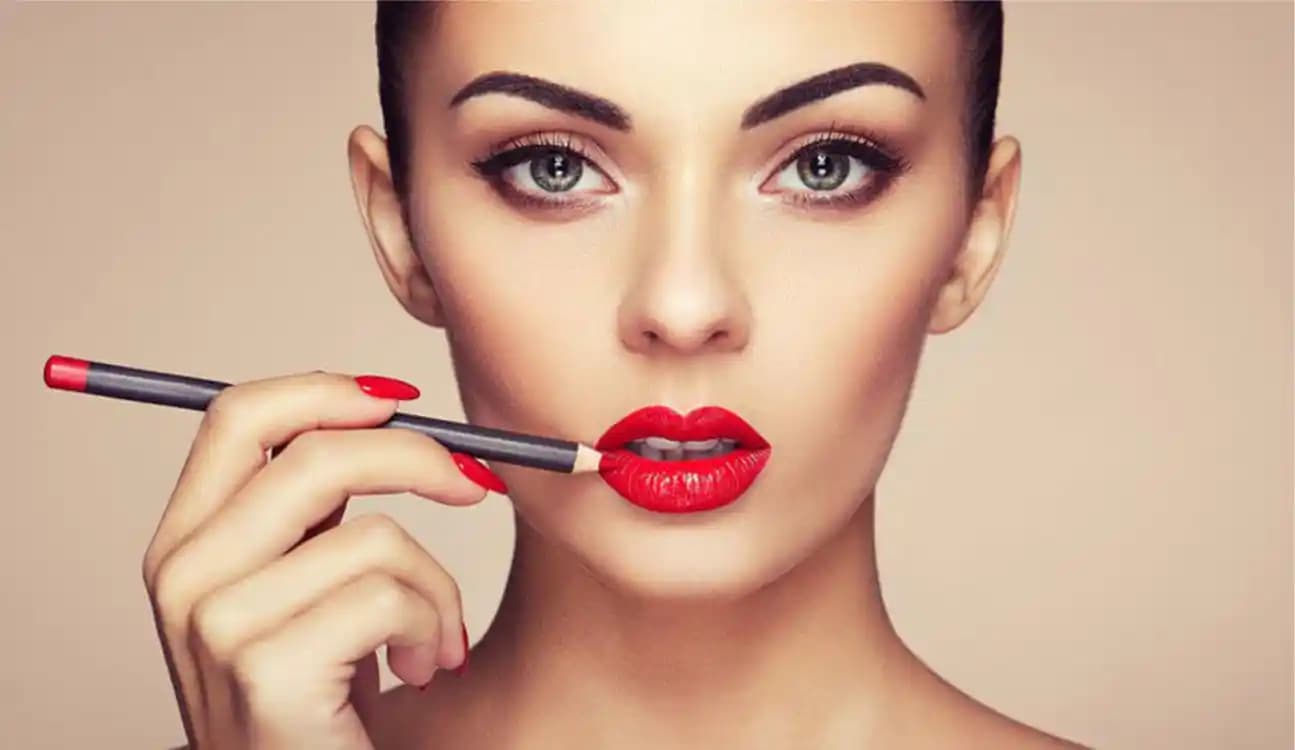 Makyaj Öncesi Cilt Hazırlığında Etkili Ürünler ve Doğru Uygulama Yöntemleri