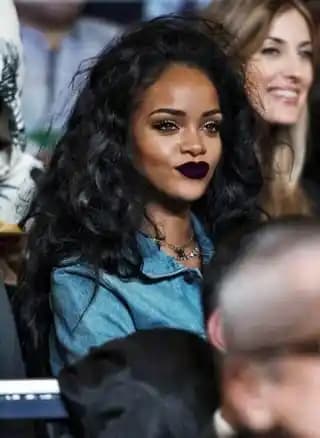 Rihanna'nın 2016 Plum-Kırmızı Dudak Görünümü İçin MAC Ruj ve Dudak Kalemi Önerileri