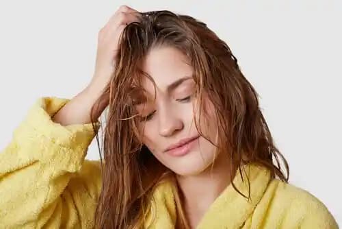 Saç Bakımında Uzman Görüşleri ve Kişisel İhtiyaçlara Göre Bakım Yöntemleri 2025