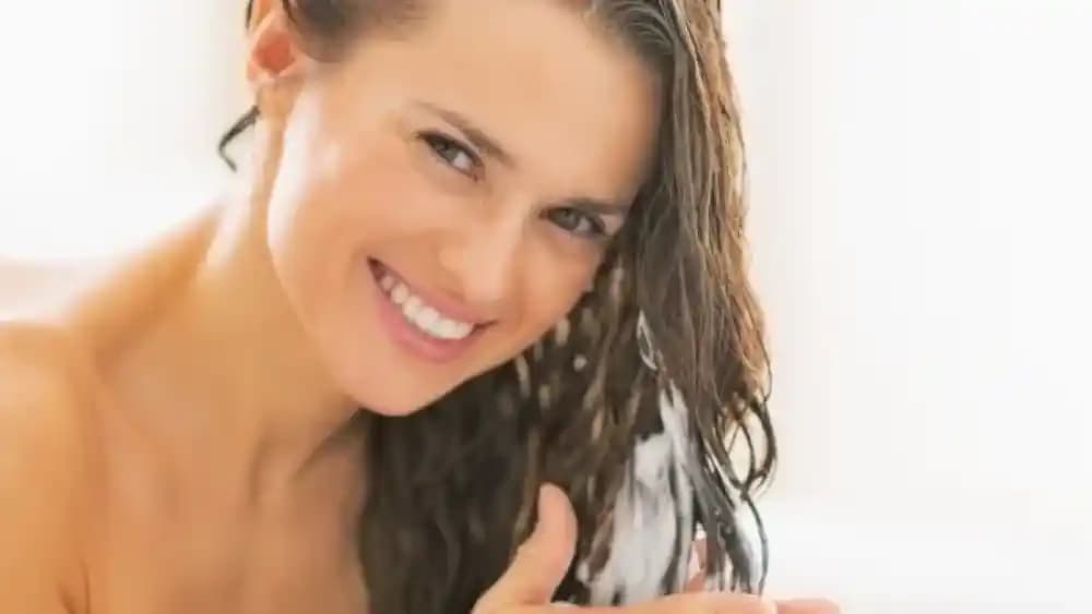 Saçların İkinci Gün Mat ve Kuru Görünmesini Önlemek İçin Etkili Bakım Yöntemleri