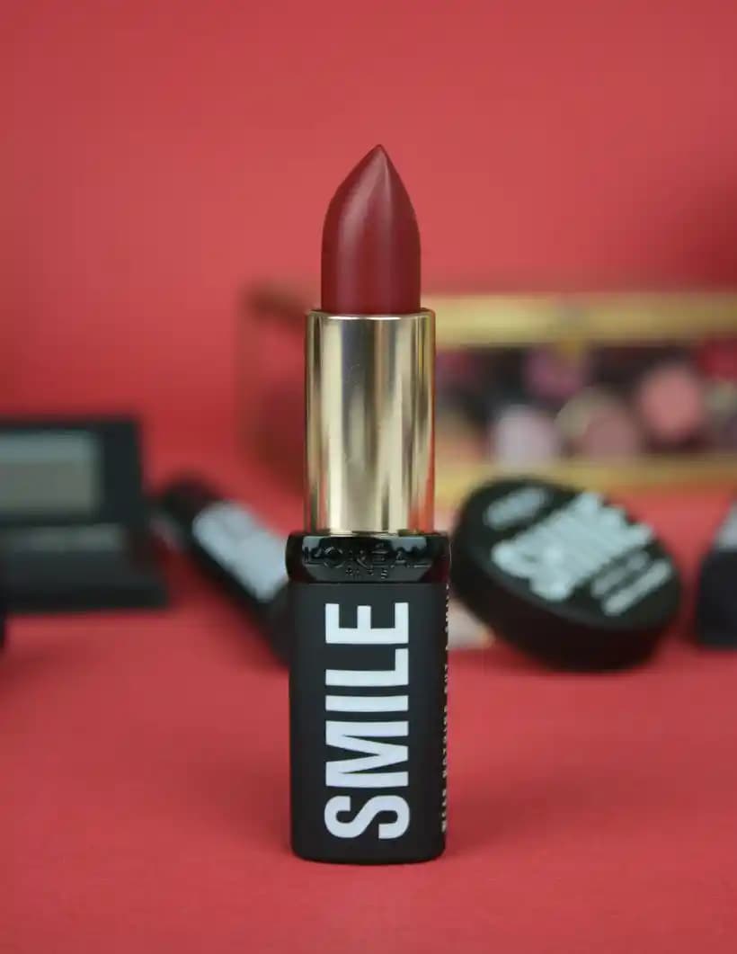 Soğuk Tonlu Mavi-Kırmızı Rujlar: Popüler Seçenekler, Formüller ve Kullanıcı Tercihleri