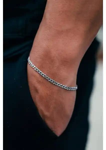 Çelik Bileklik Karşılaştırması: Şık Tasarımlar ve Dayanıklılık Analizi