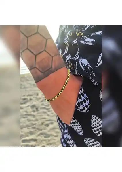 Çelik Bileklikler Karşılaştırması: Dayanıklılık ve Tasarım Özellikleri Analizi