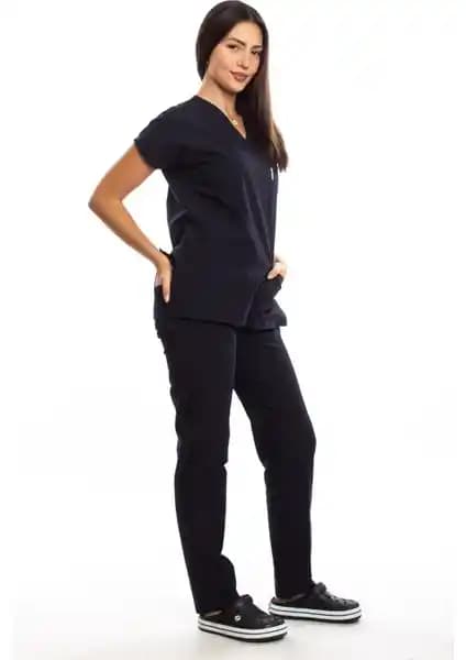 Cerrahi Üniforma Takımları Karşılaştırması: Lacivert ve Siyah Modellerin Özellikleri