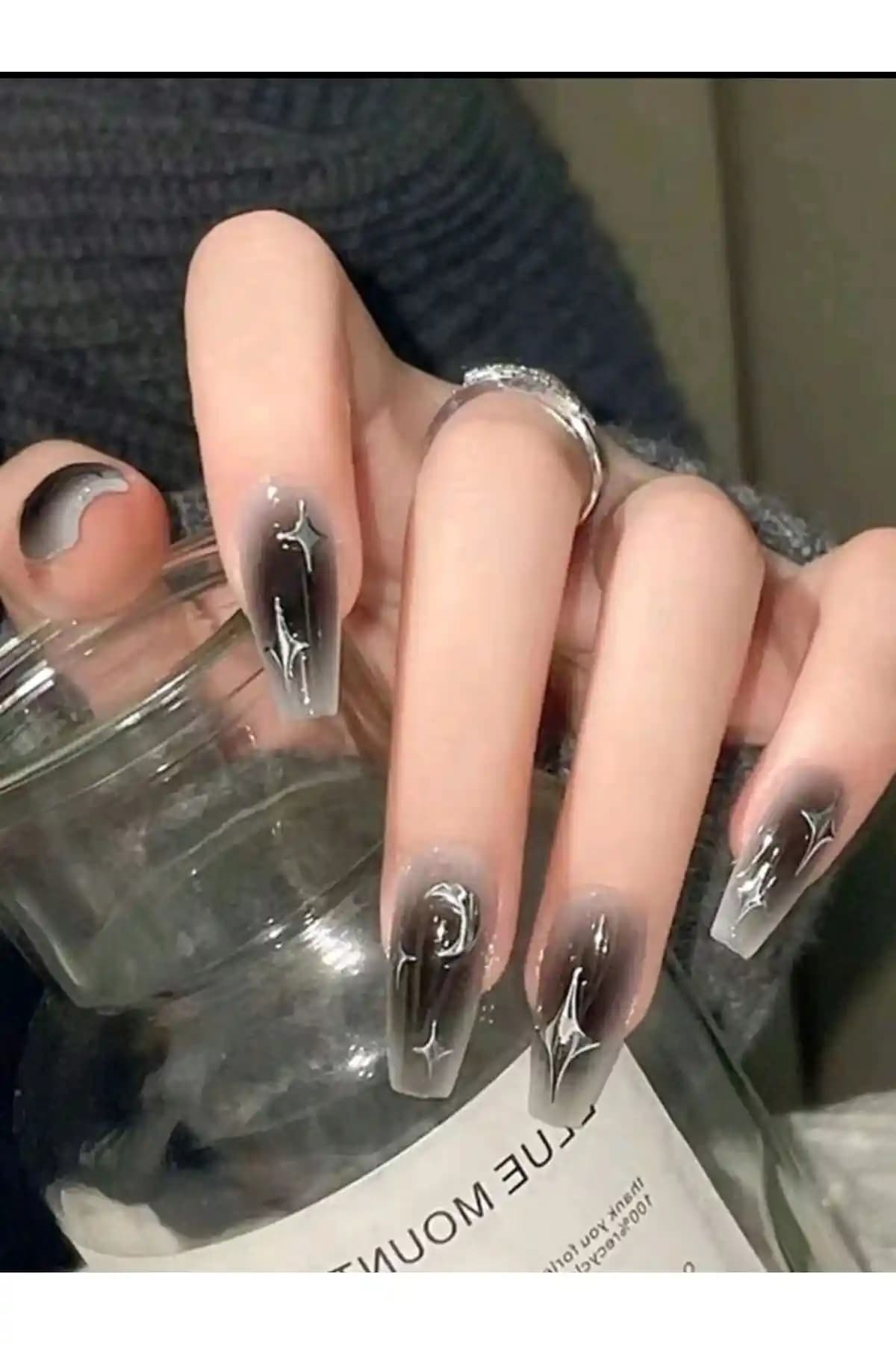 ELNİL BUTİK 24 Lü Takma Tırnak Setleri: Estetik ve Kullanışlılık Sunan Siyah Renkli Tasarım