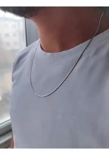 Evorya Paslanmaz Çelik Erkek Kolyesi: Dayanıklı ve Şık Tasarım ile Günlük ve Özel Kullanım