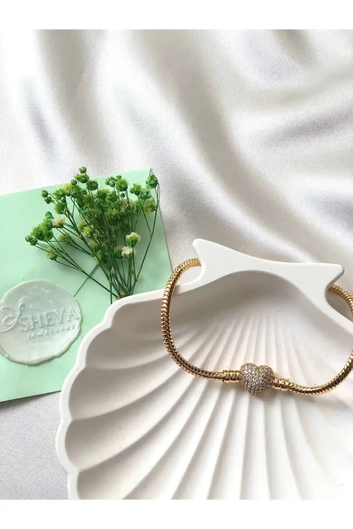 iema Gold Çelik Bileklik: Zarif ve Dayanıklı Altın Kaplama Takı Seçeneği