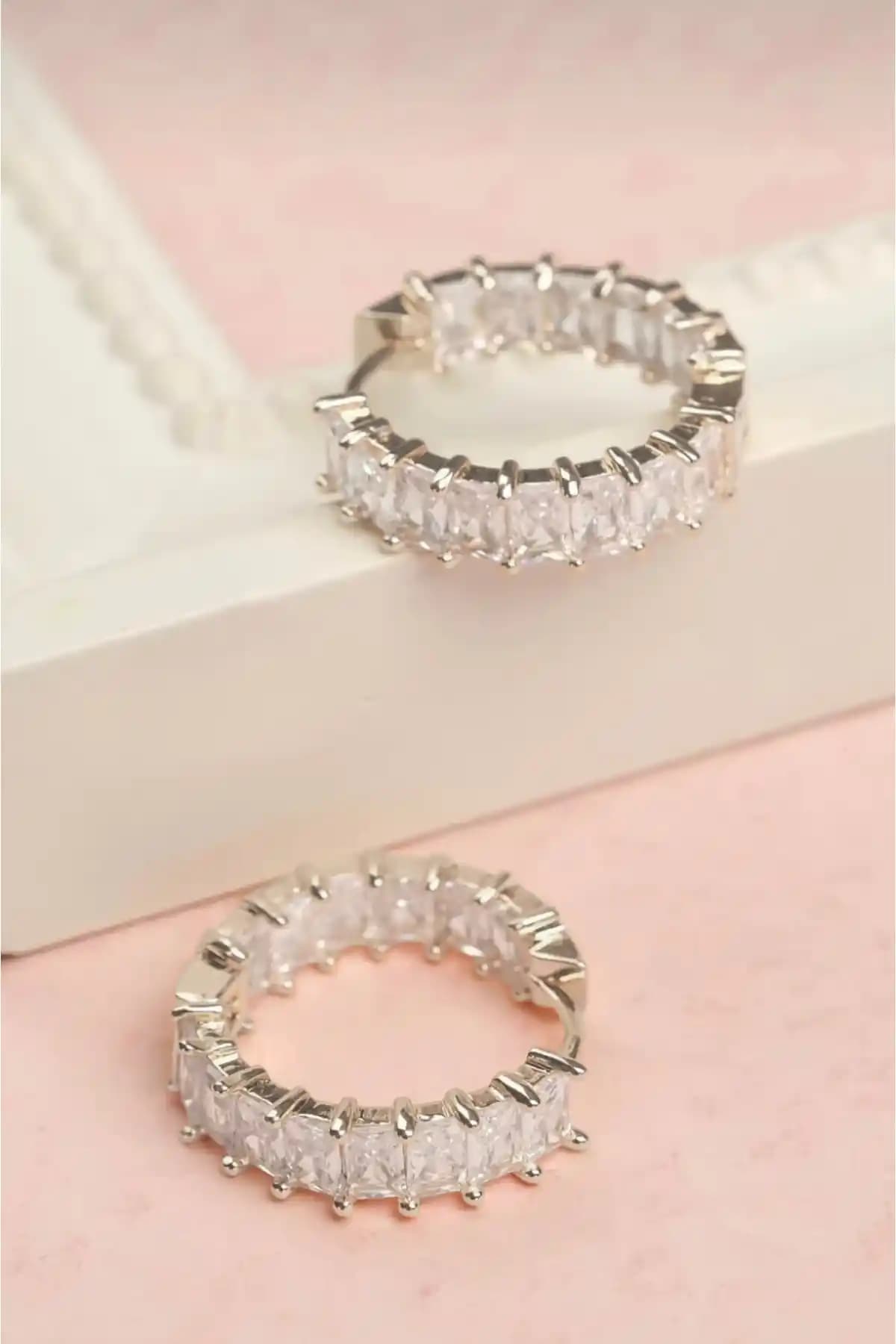 Richard Jewell Kadın Çelik Renk Atmaz Garantili Faturalı Küpe: Şıklık ve Dayanıklılığın Buluşması