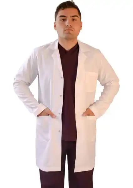 Vayvaylı Gömlek Yaka Orta Boy Beyaz Laboratuvar Önlüğü Değerlendirmesi ve Özellikleri