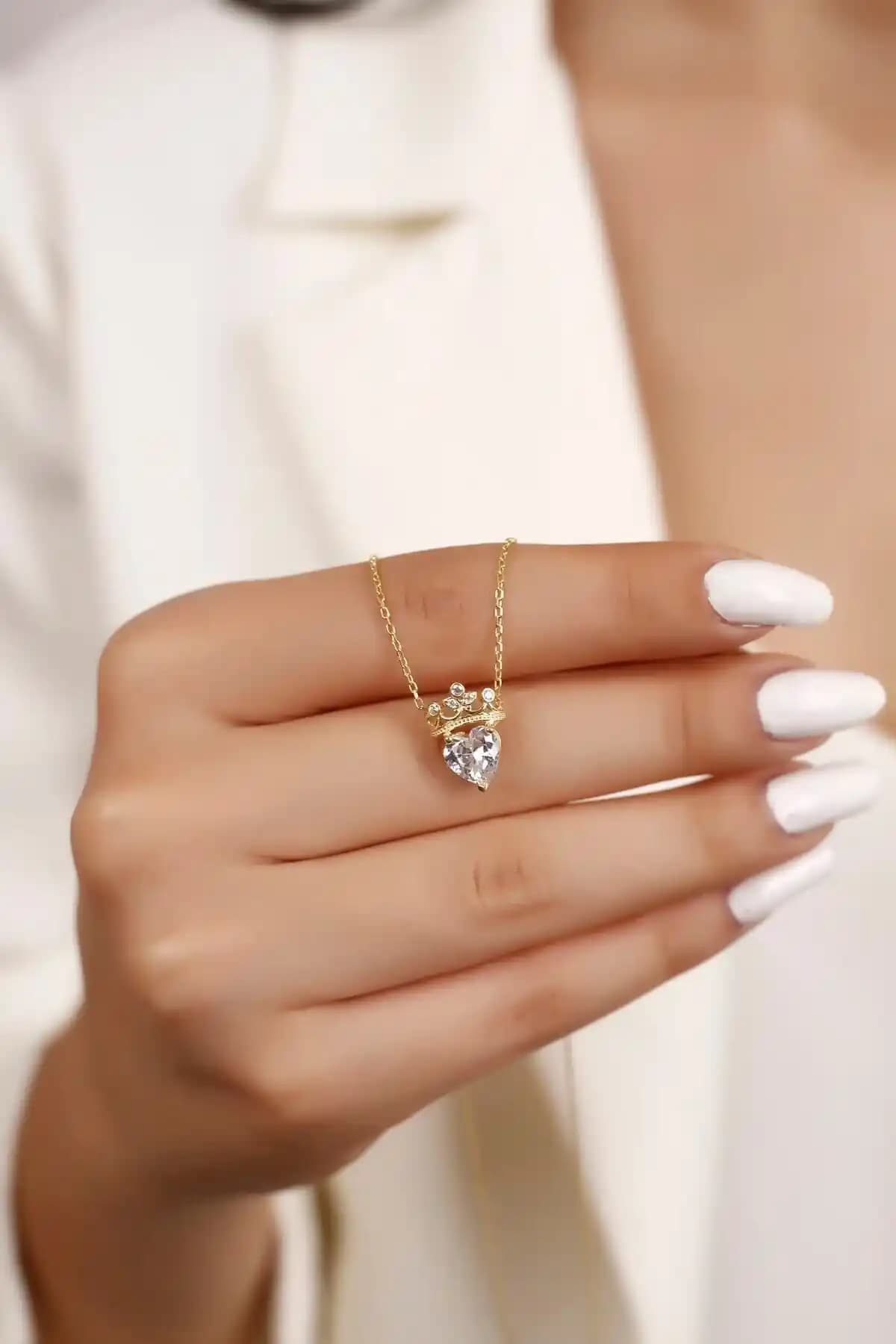 925 Ayar Gümüş Kraliçe Kolye Zarif Tasarım ve Dayanıklılık Özellikleri