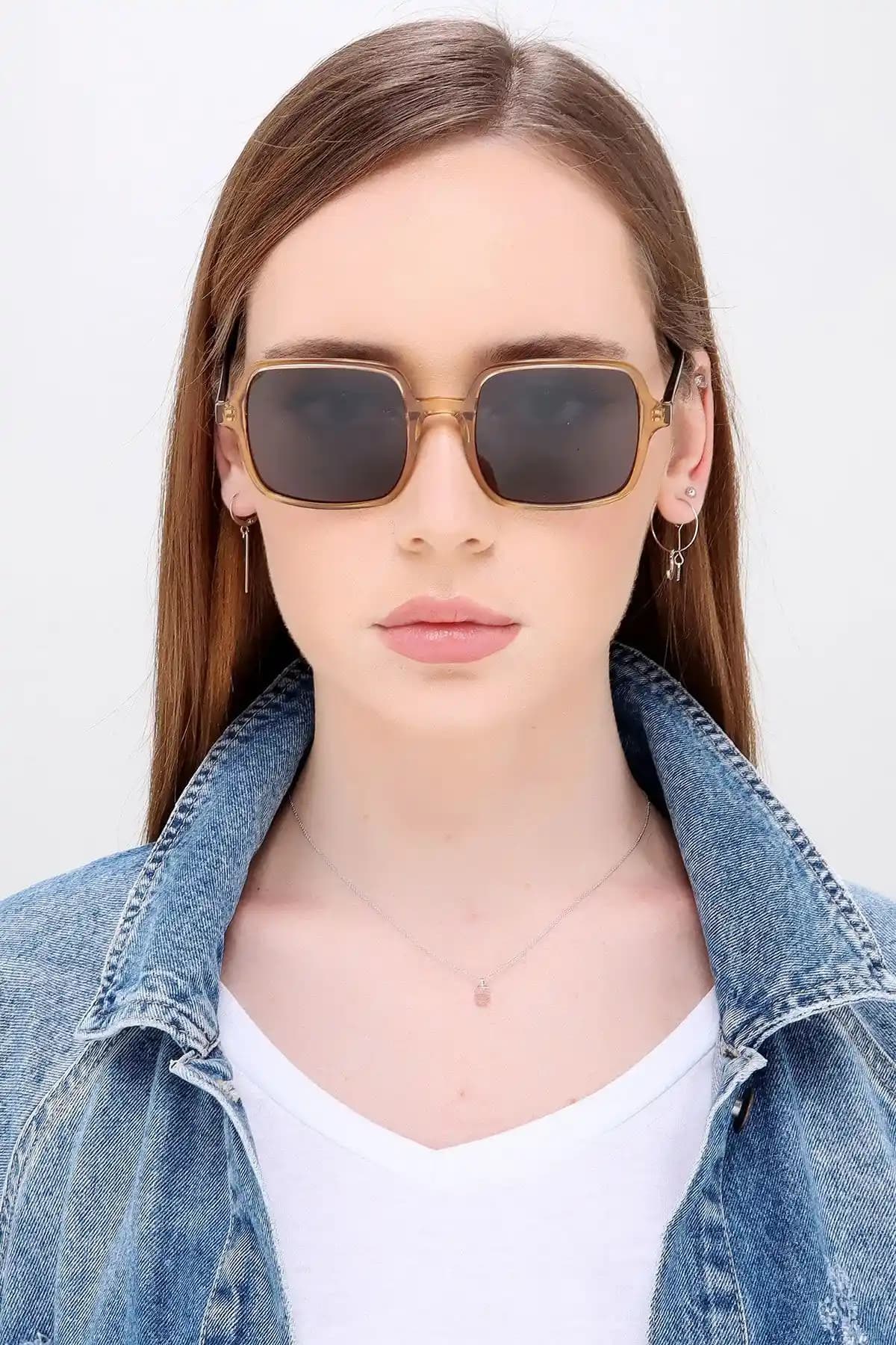 Affair ET303 C024 modern ve şık güneş gözlüğü, UV400 koruma ve dayanıklı malzeme ile günlük kullanım